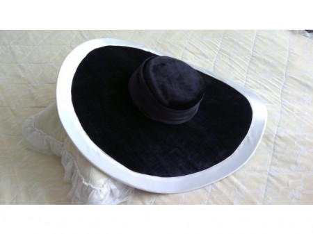 Black velvet hat 
