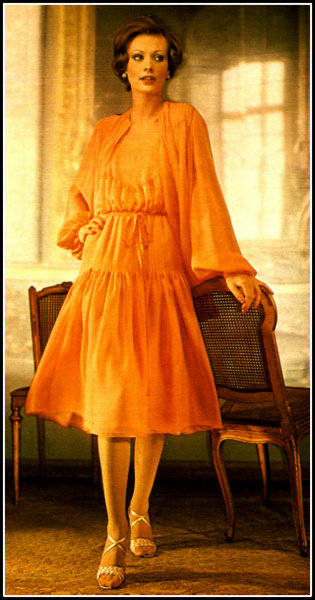 Nina Ricci   short orange